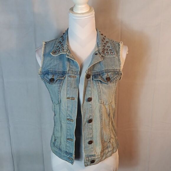 Rock & Republic "Gun Show" Studded Denim Vest - Picture 1 of 6